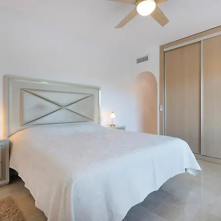Lejlighed Golf Sea Retreat La Mairena East *